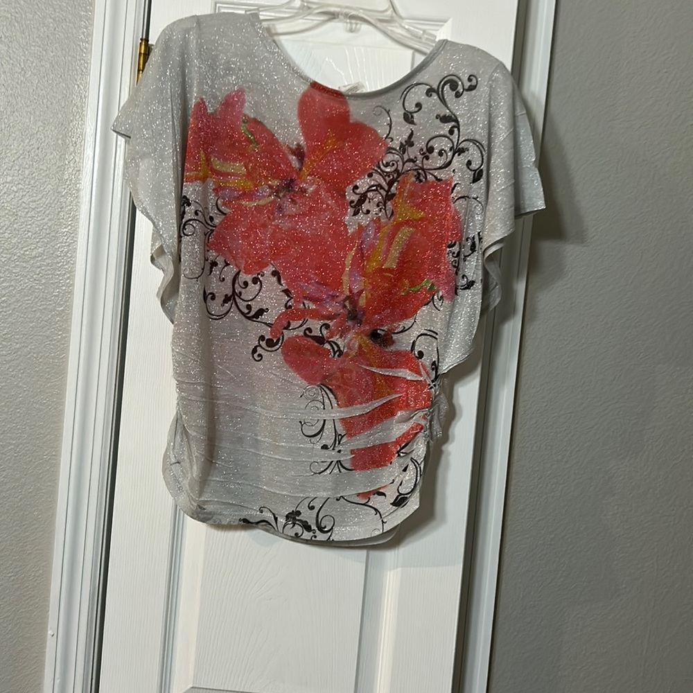Cute shimmery very lightweight top, polyester metallic material